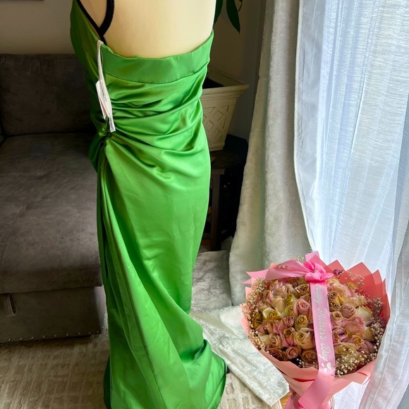 💥SALE😍💥David's Bridal Green Ruched Gown Spaghetti Strap - Picture 1 of 11